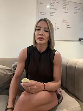 ChristieKroes online show from 02.18.25