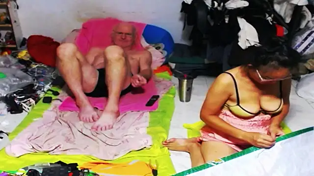 1CuteAndSexy69 online show from 03.20.25