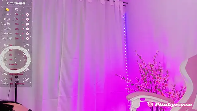 Snapshot of rosseblondee chatting on 02.10.25 rosseblondee online show from 02.10.25