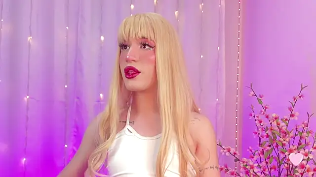 Snapshot of rosseblondee chatting on 09.25.25 rosseblondee online show from 09.25.25