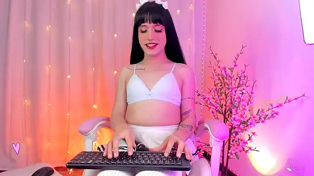 Snapshot of rosseblondee chatting on 09.26.25 rosseblondee online show from 09.26.25