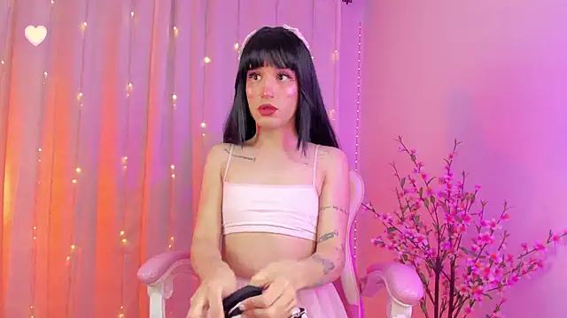 Snapshot of rosseblondee chatting on 11.14.25 rosseblondee online show from 11.14.25