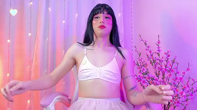 Snapshot of rosseblondee chatting on 12.22.25 rosseblondee online show from 12.22.25