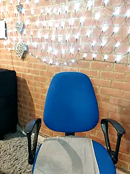 Snapshot of Lilybanx chatting on 02.16.25 Lilybanx online show from 02.16.25