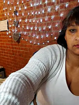 Snapshot of Lilybanx chatting on 03.10.25 Lilybanx online show from 03.10.25