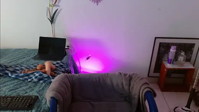 Snapshot of keyklin1 chatting on 02.13.26 keyklin1 online show from 02.13.26