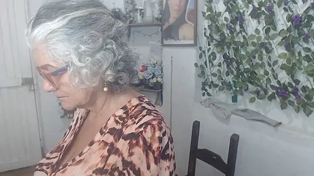 FunnyGrandma online show from 11.12.25