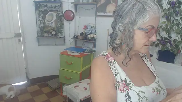 Snapshot of FunnyGrandma chatting on 02.05.26 FunnyGrandma online show from 02.05.26