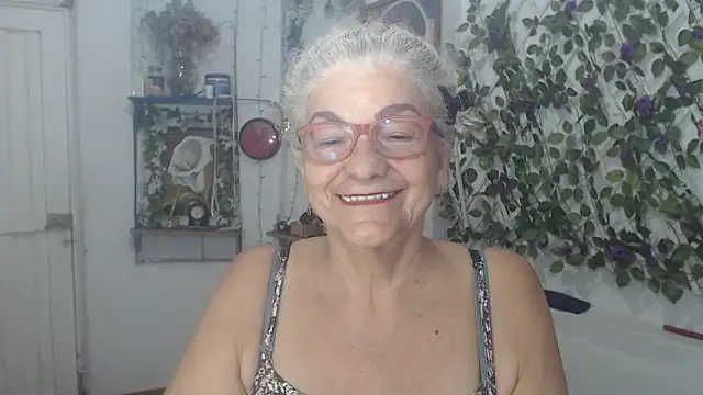 Snapshot of FunnyGrandma chatting on 02.08.26 FunnyGrandma online show from 02.08.26