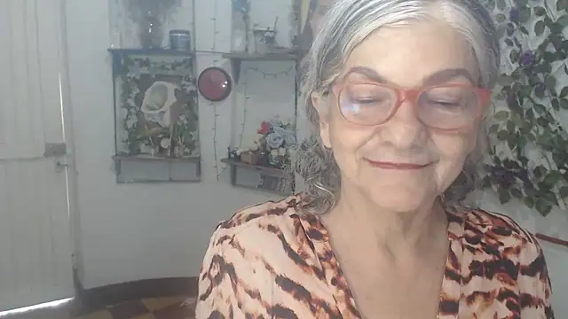 Snapshot of FunnyGrandma chatting on 02.18.26 FunnyGrandma online show from 02.18.26