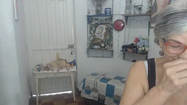 Snapshot of FunnyGrandma chatting on 03.05.26 FunnyGrandma online show from 03.05.26