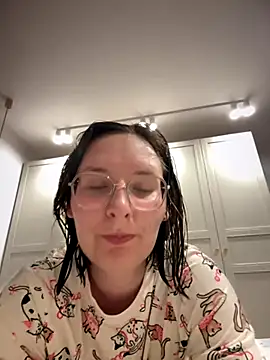 The Snowwhitee online show from 10.04.25