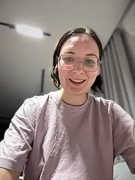 Snapshot of The_Snowwhitee chatting on 04.19.26 The Snowwhitee online show from 04.19.26