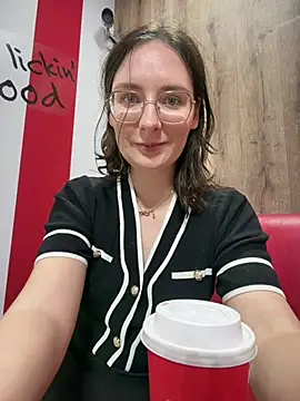 Snapshot of The_Snowwhitee chatting on 05.01.26 The Snowwhitee online show from 05.01.26