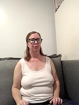 Snapshot of SweetandNaughty1 chatting on 11.04.25 SweetandNaughty1 online show from 11.04.25