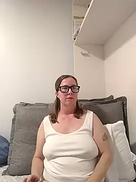 Snapshot of SweetandNaughty1 chatting on 12.05.25 SweetandNaughty1 online show from 12.05.25