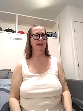 Snapshot of SweetandNaughty1 chatting on 03.11.26 SweetandNaughty1 online show from 03.11.26