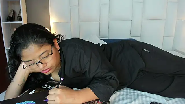 Snapshot of yeral2017 chatting on 02.01.25 yeral2017 online show from 02.01.25