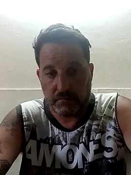 Snapshot of Reload_033 chatting on 02.27.26 Reload 033 online show from 02.27.26