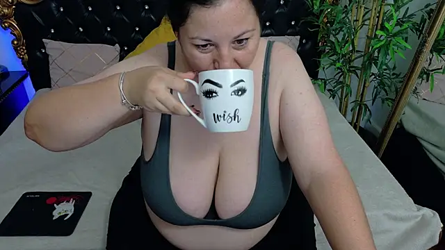 Snapshot of AleshaArabian chatting on 08.06.26 AleshaArabian online show from 08.06.26