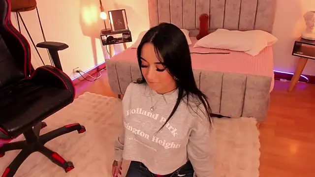 EmmyEvans1 online show from 02.13.25