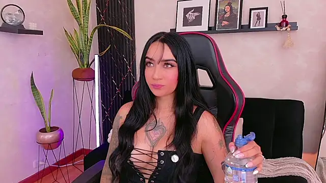 EmmyEvans1 online show from 04.22.26