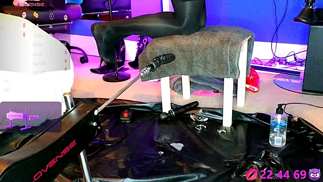 Snapshot of Kinky_JXD chatting on 02.22.25 Kinky JXD online show from 02.22.25