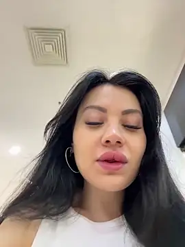 Snapshot of Wet__Bunny chatting on 06.14.26 Wet Bunny online show from 06.14.26