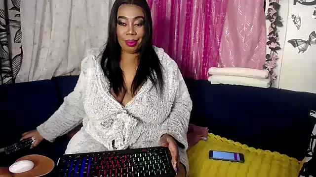 Snapshot of crystalbxx chatting on 05.16.26 crystalbxx online show from 05.16.26