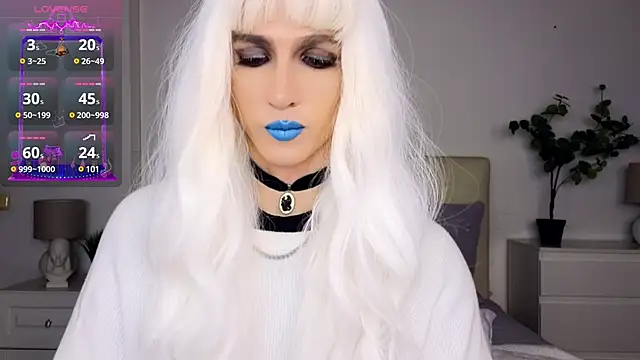 Snapshot of HelenSpellman chatting on 12.03.24 HelenSpellman online show from 12.03.24