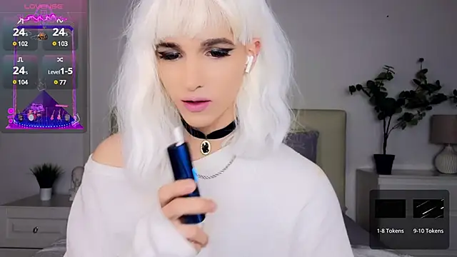 Snapshot of HelenSpellman chatting on 12.14.24 HelenSpellman online show from 12.14.24