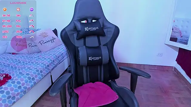 esmeralda milf online show from 03.17.25