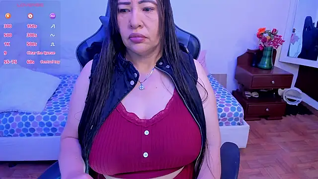 esmeralda milf online show from 10.17.25