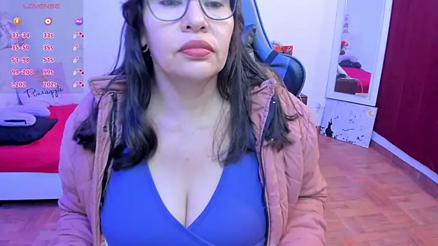Snapshot of esmeralda_milf chatting on 05.08.26 esmeralda milf online show from 05.08.26