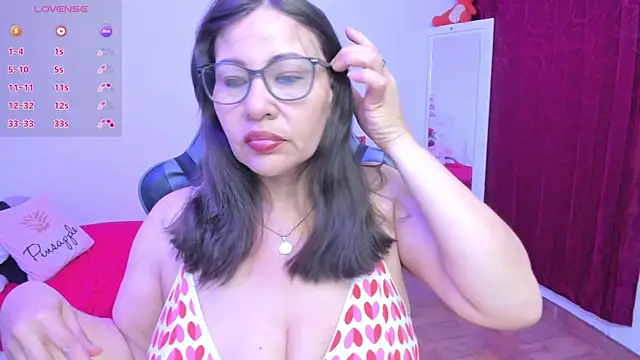 Snapshot of esmeralda_milf chatting on 05.20.26 esmeralda milf online show from 05.20.26