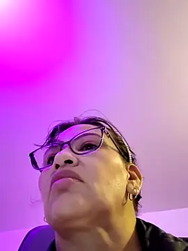 Snapshot of esmeralda_milf chatting on 05.28.26 esmeralda milf online show from 05.28.26