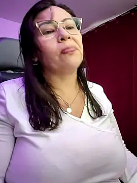 Snapshot of esmeralda_milf chatting on 06.22.26 esmeralda milf online show from 06.22.26