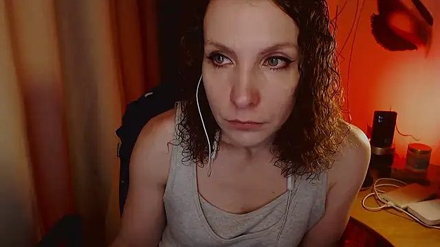 Snapshot of JohansonKatie chatting on 01.31.25 JohansonKatie online show from 01.31.25