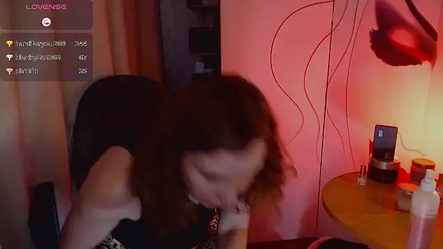 Snapshot of JohansonKatie chatting on 02.10.25 JohansonKatie online show from 02.10.25