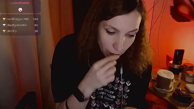 Snapshot of JohansonKatie chatting on 02.11.25 JohansonKatie online show from 02.11.25