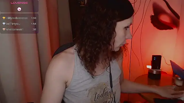 Snapshot of JohansonKatie chatting on 02.14.25 JohansonKatie online show from 02.14.25