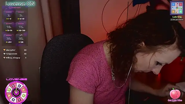 Snapshot of JohansonKatie chatting on 02.24.25 JohansonKatie online show from 02.24.25