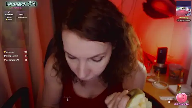 Snapshot of JohansonKatie chatting on 03.09.25 JohansonKatie online show from 03.09.25