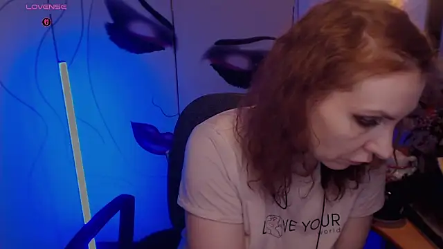 Snapshot of JohansonKatie chatting on 12.17.25 JohansonKatie online show from 12.17.25
