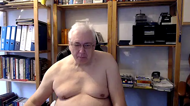 Snapshot of SchwanzhureXXL chatting on 01.19.25 SchwanzhureXXL online show from 01.19.25