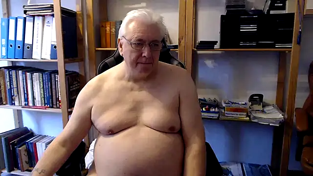 Snapshot of SchwanzhureXXL chatting on 02.10.25 SchwanzhureXXL online show from 02.10.25