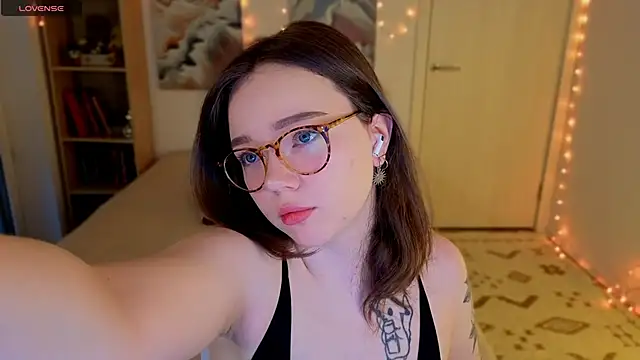 MilenaSaint online show from 04.15.26