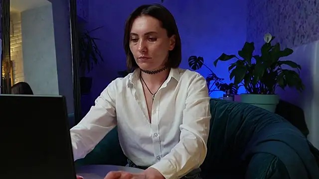 Snapshot of ClaraBendover chatting on 05.27.26 ClaraBendover online show from 05.27.26