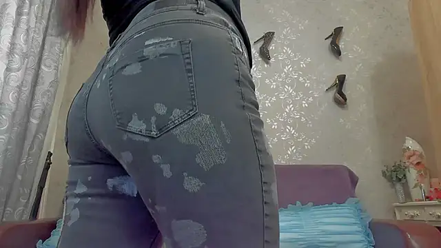 Snapshot of emilianna666 chatting on 12.10.24 emilianna666 online show from 12.10.24