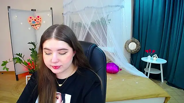 NicoleFoxery online show from 02.17.25